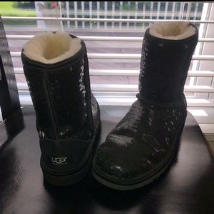 UGG Classic Short Stud II